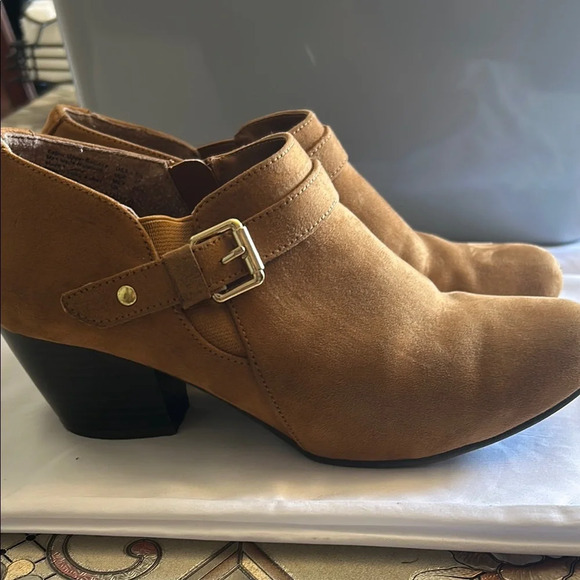 American Eagle Tan Mules with Adjustable Strap - Picture 2 of 6